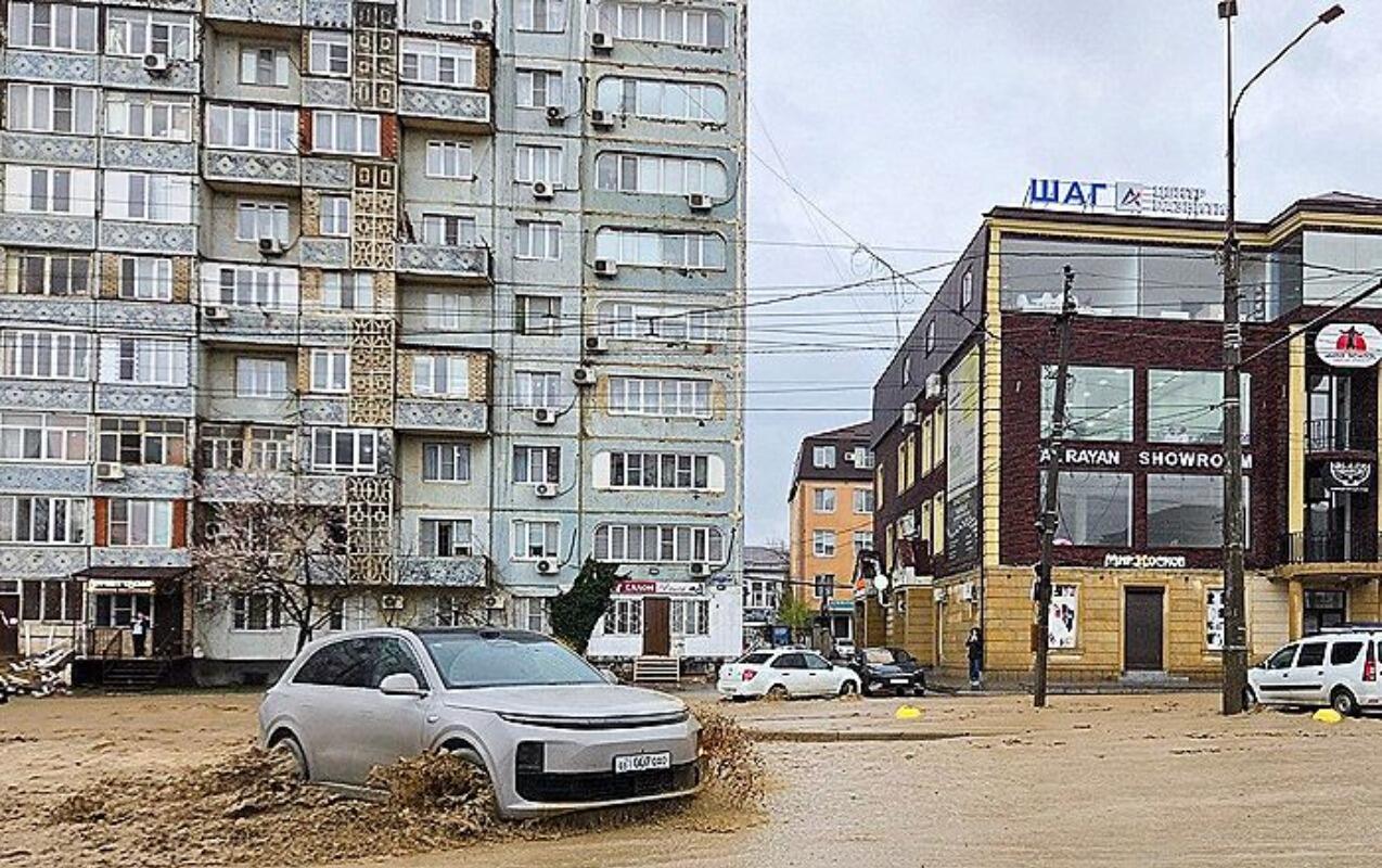 &Ccedil;e&ccedil;enistanda f&ouml;vqəladə vəziyyət rejimi elan edildi