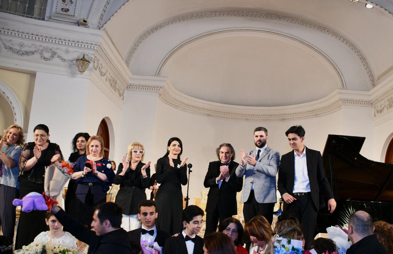 Tofiq Quliyev adına Musiqi məktəbinin və Əhməd Bakıxanov adına Uşaq Musiqi məktəbinin şagirdlərinin konserti keçirilib  FOTO