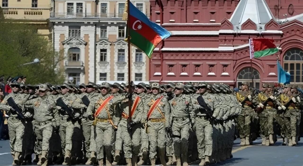 Hərbçilərimiz Moskvada  Qələbə paradının məşqində 