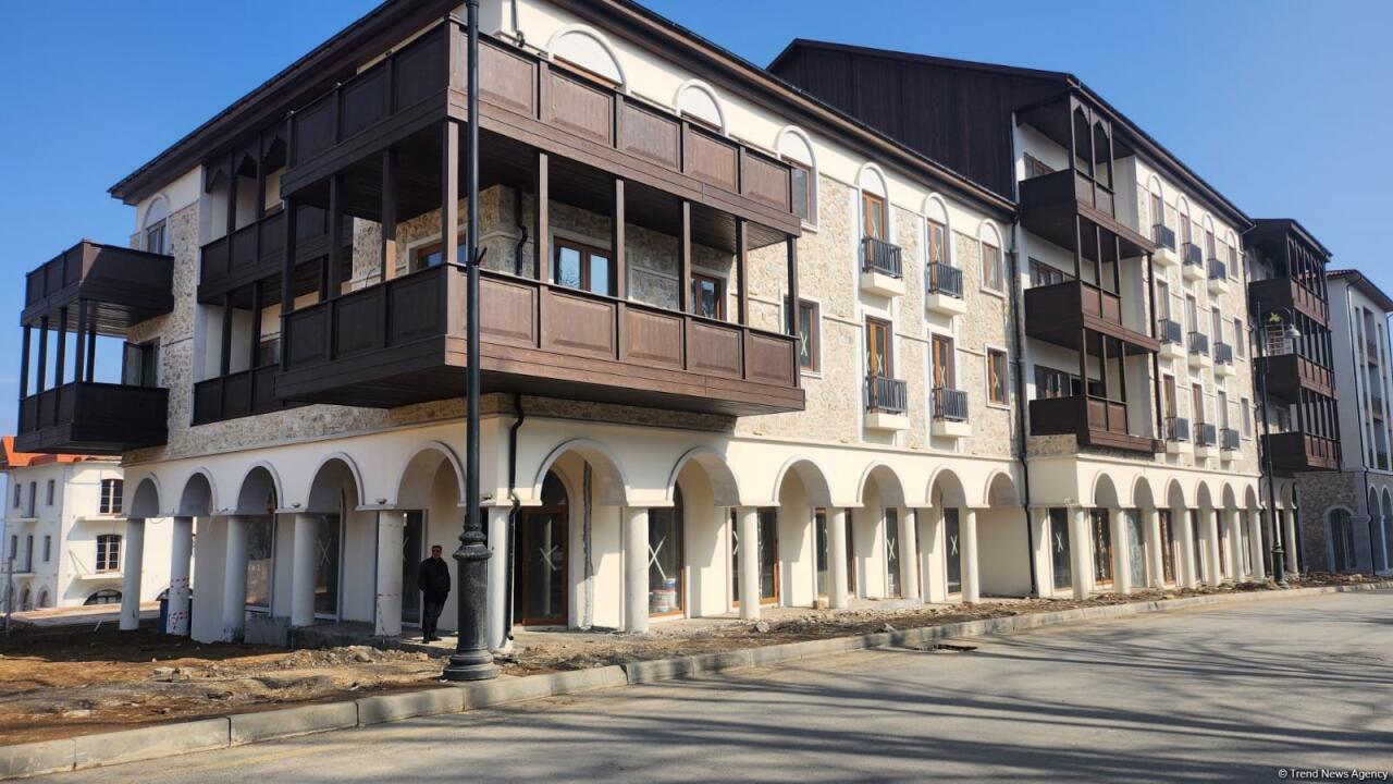 Şuşanın Qarabağ küçəsində 10 bina inşa edilir 