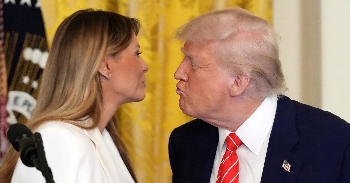 Tramp hisslərinə hakim ola bilmədi: Melaniyanı öpüşlərə qərq etdi 
