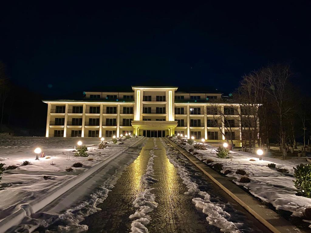 "Cənnət bağı" hotelindəki kanatda təhlükə yarandı  Fəaliyyəti dayandırıldı