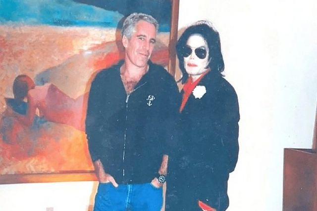 Maykl Ceksonun bu FOTOsu g&uuml;ndəm oldu