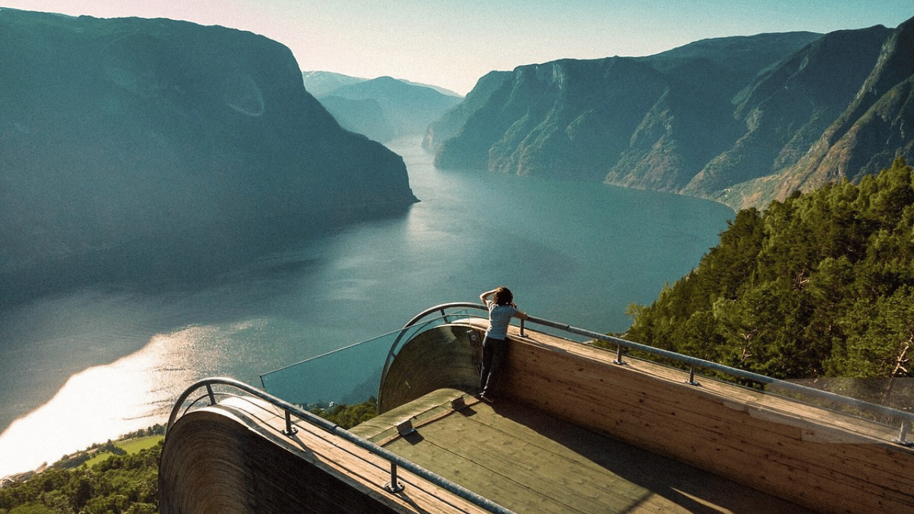 Y&uuml;ksək maaş və h&uuml;zur bir arada: Yaşamaq &uuml;&ccedil;&uuml;n ən yaxşı &ouml;lkə se&ccedil;ildi