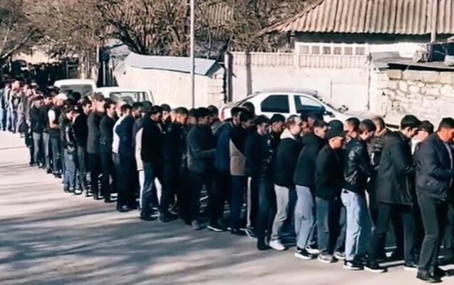 Azərbaycanda insanların düzldüyü bu uzun növbənin səbəbi nədir? 