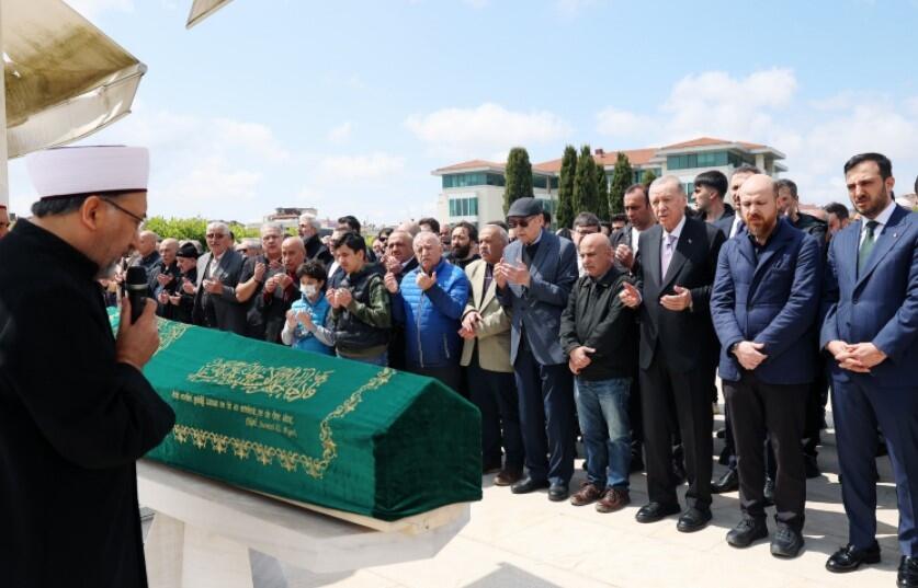 Müəlliminin dəfn mərasiminə qatıldı 