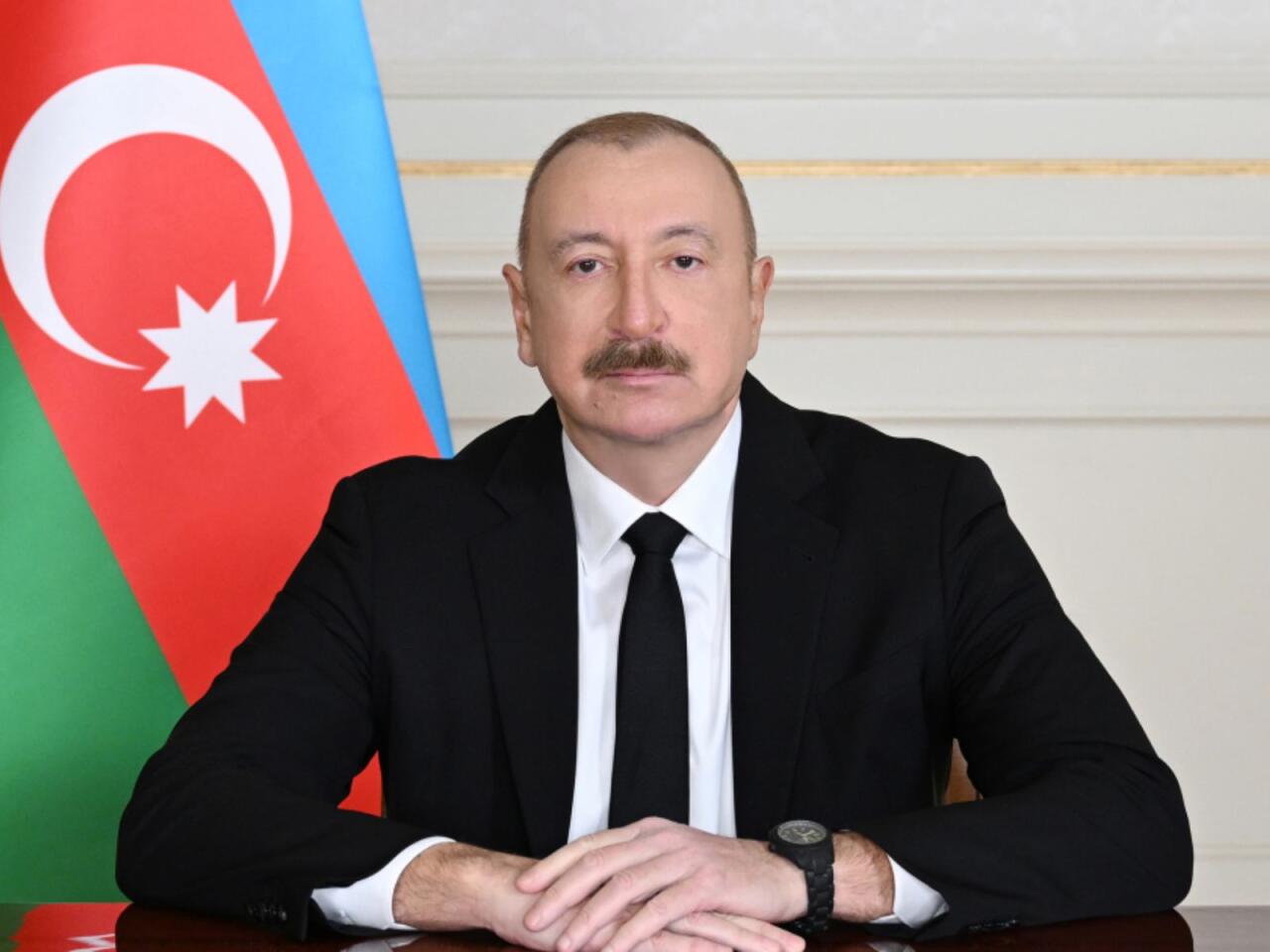 "B&uuml;t&uuml;n azərbaycanlılar bilməlidirlər və bilirlər ki, onların arxasında g&uuml;cl&uuml; Azərbaycan d&ouml;vləti dayanıb"