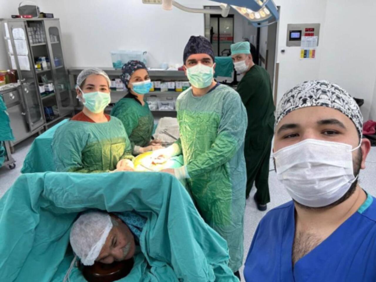 Musiqi sədaları altında əməliyyat olundu  FOTO