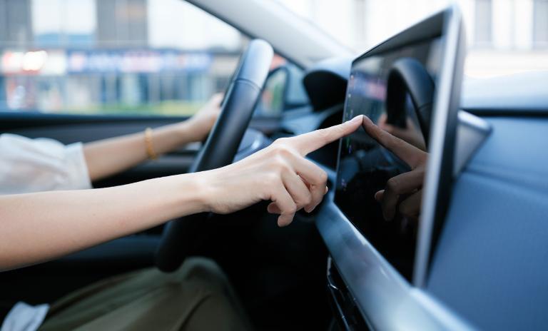 Avtomobillərdə sensorlu ekranlarla bağlı  Xəbərdarlıq