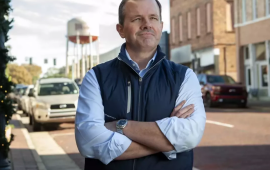 Şirkətini satıb, iş&ccedil;ilərinə 20 milyon bonus payladı