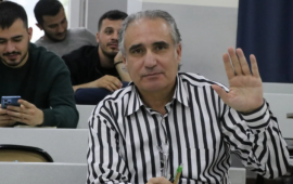 Təqaüddə olan 54 yaşlı polkovnik oğlu ilə eyni universitetdə oxuyur