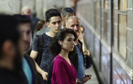 Sərnişinlərin NƏZƏRİNƏ  Xətt dəyişdirmək üçün bunu edəcəksiniz