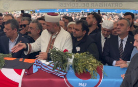 Volkan Konak qoz ağacının altında dəfn edilib