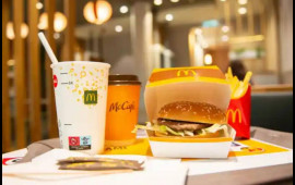 7 yaşlı oğlan anasının cipini qaçırdıb "McDonald's"a getdi  FOTO