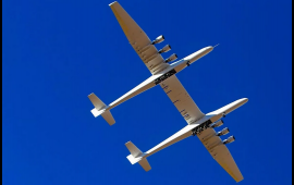 Qanadları futbol meydançasından böyük olan nəhəng təyyarənin uçuşu baş tutdu