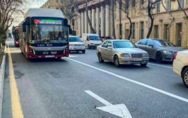 Avtobus zolağının ətrafında qəza baş verərsə sürücülər nə etməlidir? 