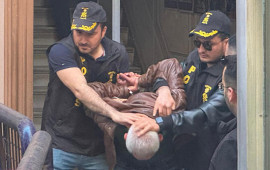 Uşaqlarının ikisini öldürüb, birini yaralayıbmış 