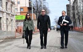 İlham Əliyevin sosial şəbəkə hesablarında dövlət başçısının Mehriban Əliyeva ilə Şuşaya səfərindən görüntülər paylaşılıb 