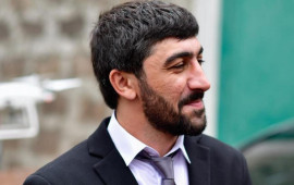 Ermənistanda jurnalistlərlə qalmaqal yaradan deputat mandatından imtina etdi