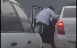 Binədə "makler" yol &uuml;st&uuml;ndə &ouml;ld&uuml;r&uuml;ld&uuml;  "Korsan, hara s&uuml;r&uuml;rsən?"