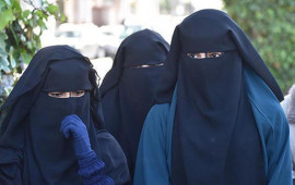 Paytaxtda ŞOK HADİSƏ &ndash; &Ccedil;adralı qadınlar silahla marketə H&Uuml;CUM ETDİLƏR 