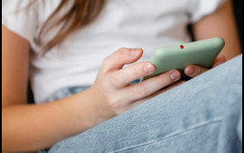 Bu təhlükəli vərdiş telefonun bateriyasını tez öldürür: Smartfonu hara qoymaq olmaz?