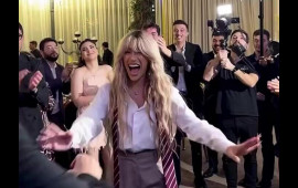 R&ouml;yanın əməkdar artistlə rəqsi G&Uuml;NDƏM OLDU 