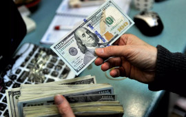 Dolların "evi yıxılır": Hamı artıq bu valyutanı seçir