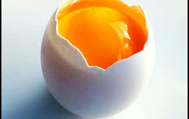 İnsanların &ccedil;oxu yumurtanın bu hissəsini atır: nələri itirdiyinizi &ouml;yrənin