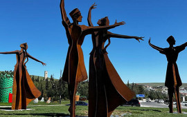 Bu rayonumuzun ictimai yerlərində müasir incəsənət əsərləri qurulur 
