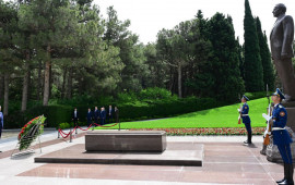 Belarusun Baş naziri Fəxri xiyabanı ziyarət edib  FOTO