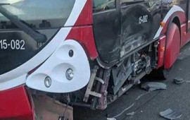 "BakuBus" Yasamalda ağaca ÇIRPILDI  FOTO