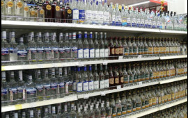 Bakıda marketdən 1500 manatlıq araq oğurladı, tutuldu