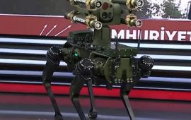 Robot döyüşçülər əsri başladı  Türkiyə raket atan robot itini təqdim etdi