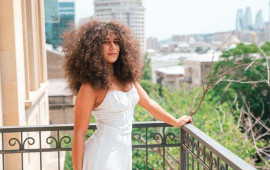 Azərbaycanlı model sevgili olduğu vəzifəli şəxsi ifşa etdi: &ldquo;G&ouml;r&uuml;şə xidməti maşında gəlirdi&rdquo;