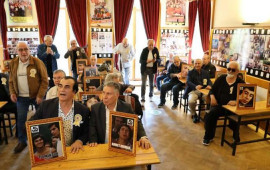 "Hababam sınıfı" 50 il sonra eyni sırada  FOTO