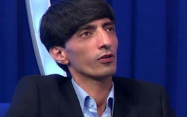 Balaəli kövrələrək sevgisini xanımına etiraf etdi