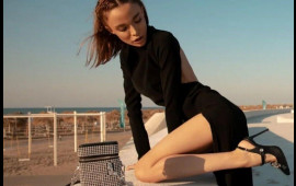 "Mən məcburam &ccedil;ılpaq &ccedil;əkilişlərə gedim"