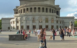 İrəvanda silahlı insident: Ölən və yaralananlar var
