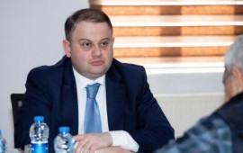 İcra başçısı qadın müəllimi özünə müavin təyin etdi 