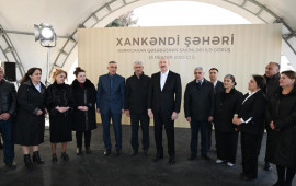 İlham Əliyev Kərkicahan qəsəbəsinə k&ouml;&ccedil;ən sakinlərlə g&ouml;r&uuml;ş&uuml;b