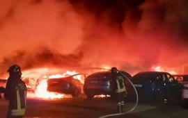 İtaliyada "Tesla"nın mağazasında yanğın  17 avtomobil külə döndü 