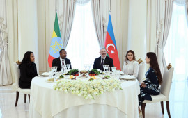 Prezident İlham Əliyevin və Birinci xanım Mehriban Əliyevanın adından Efiopiyanın Baş nazirinin və xanımının şərəfinə rəsmi nahar verilib  VİDEO