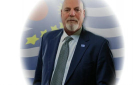 Ayda və planetlərdə torpaq satan adam: Dennis Houpun təəccüblü hekayəsi