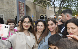 Leyla Əliyeva və Arzu Əliyeva Beynəlxalq Xalça Festivalını ziyarət ediblər 