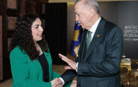“Türkcəni gah öyrənirsən, gah unudursan...”  Ərdoğan Kosovo prezidentinə 