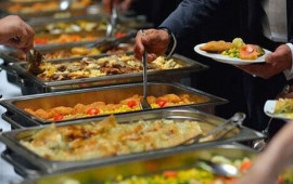Başqa yerdə bişirilən köhnə yeməklər restoranlara gətirilir və qızdırılıb müştəriyə verilir?