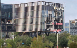 İrandan atılan raket "Microsoft"un binasına düşdü  Yaralılar var