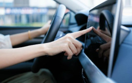 Avtomobillərdə sensorlu ekranlarla bağlı  Xəbərdarlıq