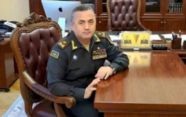 Generalın bacısı oğlu çimərlik fotoları ilə şantaj edildi